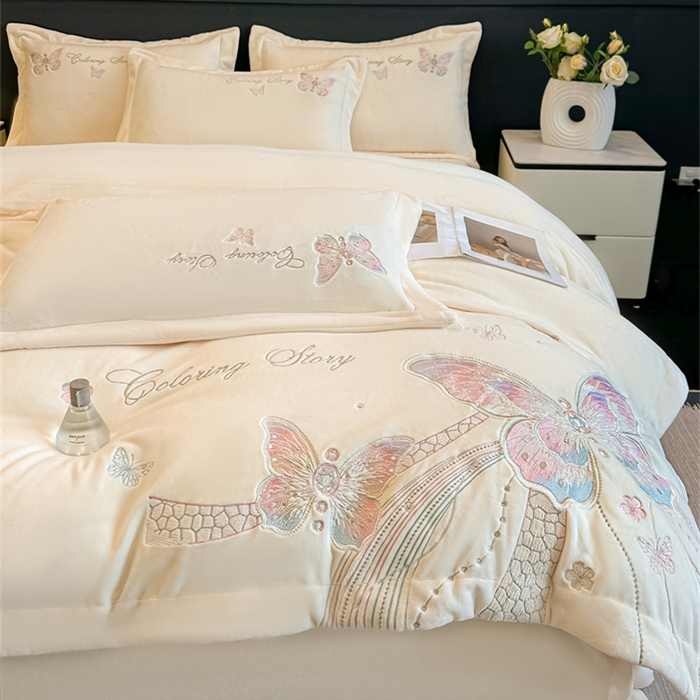 91家纺网 家纺一手货源 找家纺 锦铭源家纺 2025新款75D全消光超柔樱花绒绣花四件套牛奶绒四件套【有买家秀】 蝶恋-奶白