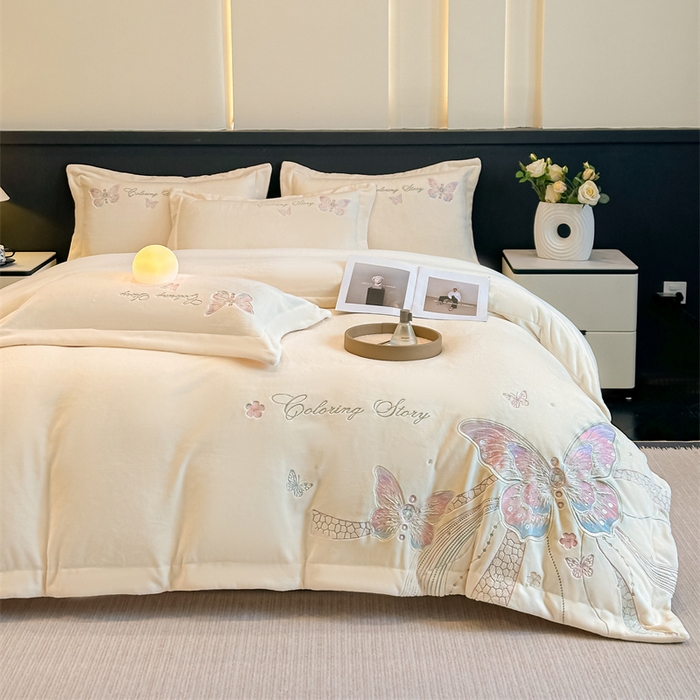 91家纺网 家纺一手货源 找家纺 锦铭源家纺 2025新款75D全消光超柔樱花绒绣花四件套牛奶绒四件套【有买家秀】 蝶恋-奶白