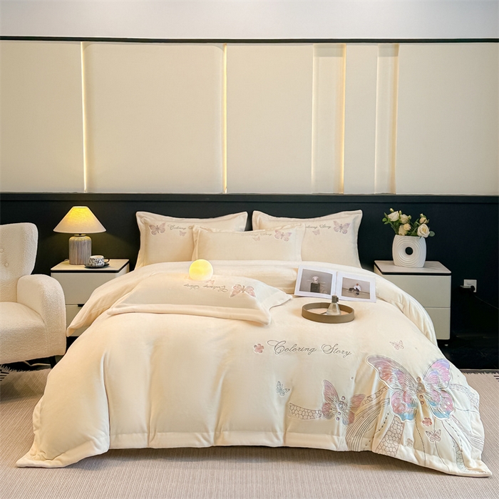 91家纺网 家纺一手货源 找家纺 锦铭源家纺 2025新款75D全消光超柔樱花绒绣花四件套牛奶绒四件套【有买家秀】 蝶恋-奶白