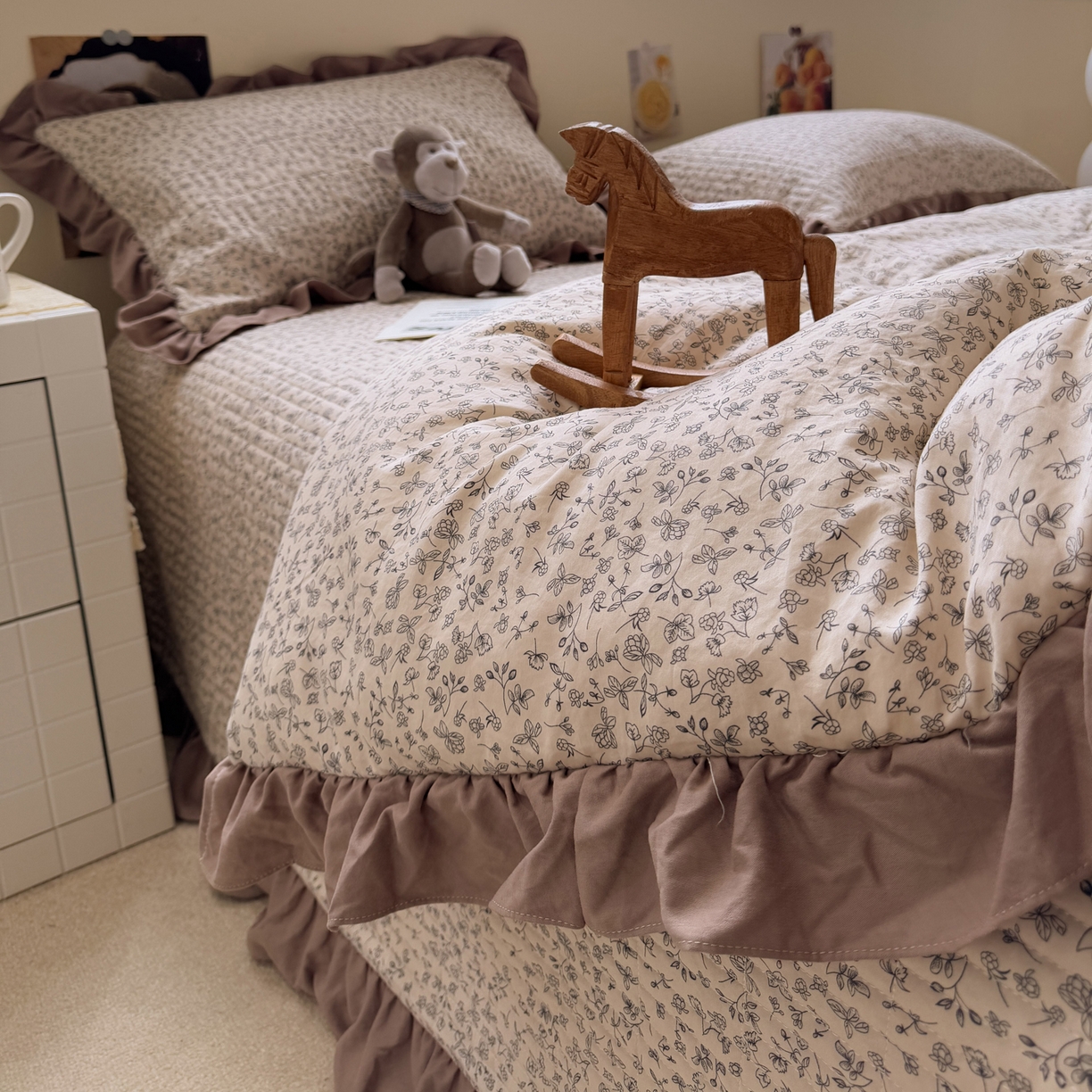 91家纺网 家纺一手货源 找家纺 一加一 2025新款小清新花边款可水洗大豆被子被芯 赫拉