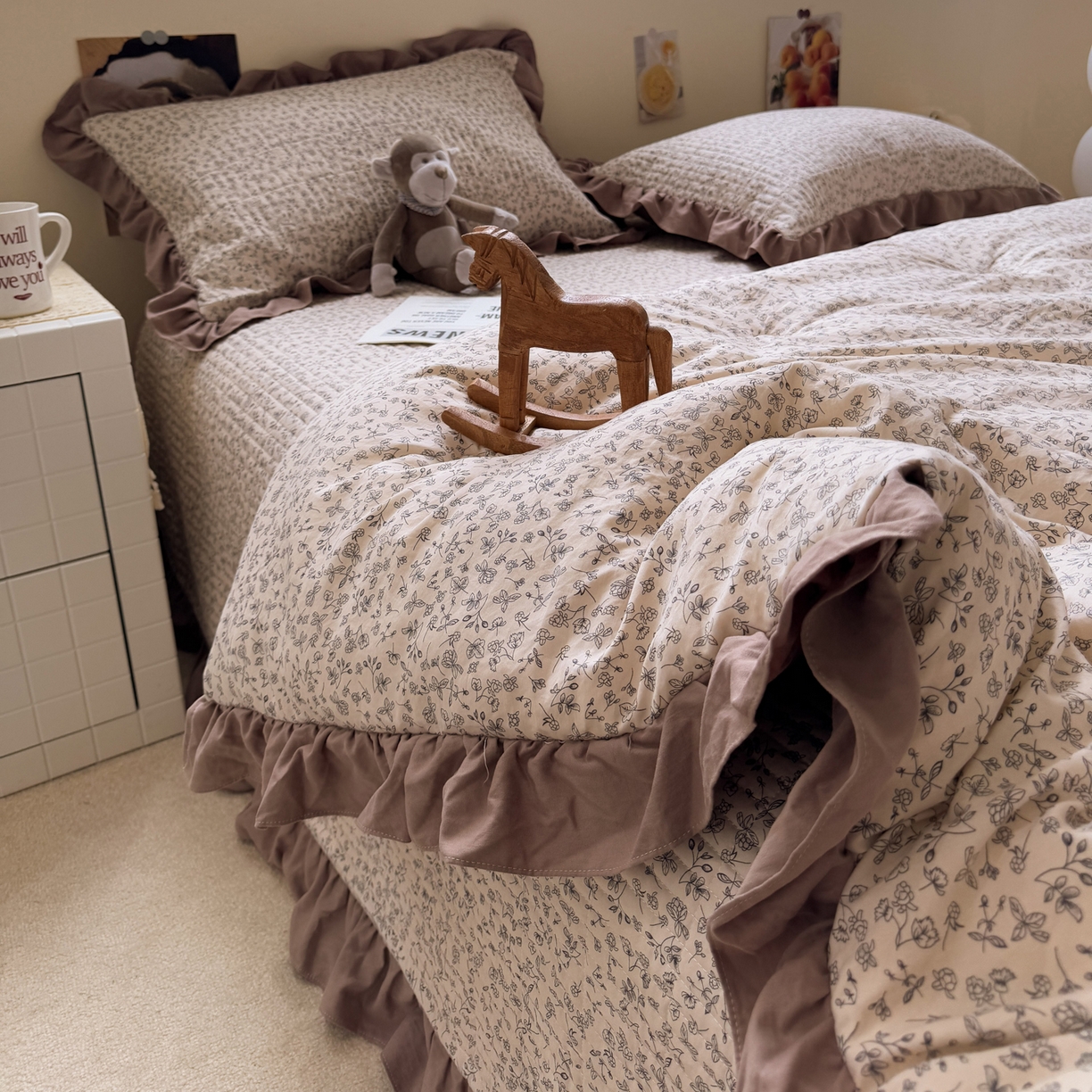 91家纺网 家纺一手货源 找家纺 一加一 2025新款小清新花边款可水洗大豆被子被芯 赫拉