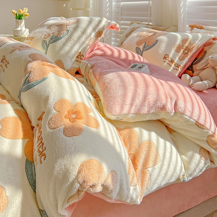 91家纺网 家纺一手货源 找家纺 居易简 2025秋冬新品立体雪花绒单被套牛奶绒法莱绒雕花绒兔毛卡通四件套学生季四件套 繁花