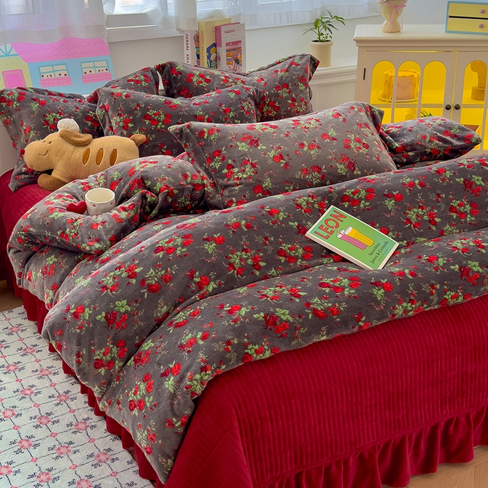 91家纺网 家纺一手货源 找家纺 （总）赫梵茜 2025新款亲肤舒适爆款•牛奶绒花边床盖款四件套