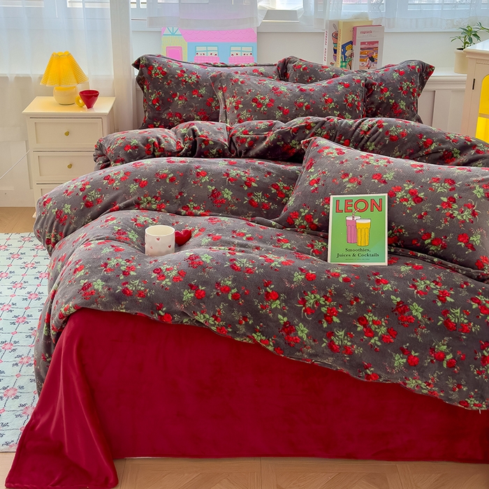 91家纺网 家纺一手货源 找家纺 （总）赫梵茜 2025新款亲肤舒适爆款•牛奶绒花边床盖款四件套