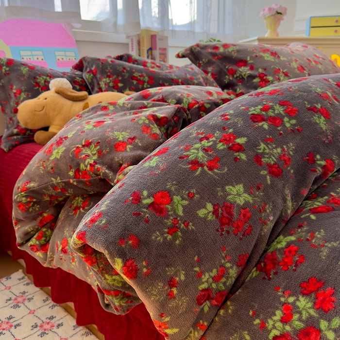 91家纺网 家纺一手货源 找家纺 （总）赫梵茜 2025新款亲肤舒适爆款•牛奶绒花边床盖款四件套