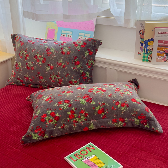 91家纺网 家纺一手货源 找家纺 （总）赫梵茜 2025新款亲肤舒适爆款•牛奶绒花边床盖款四件套