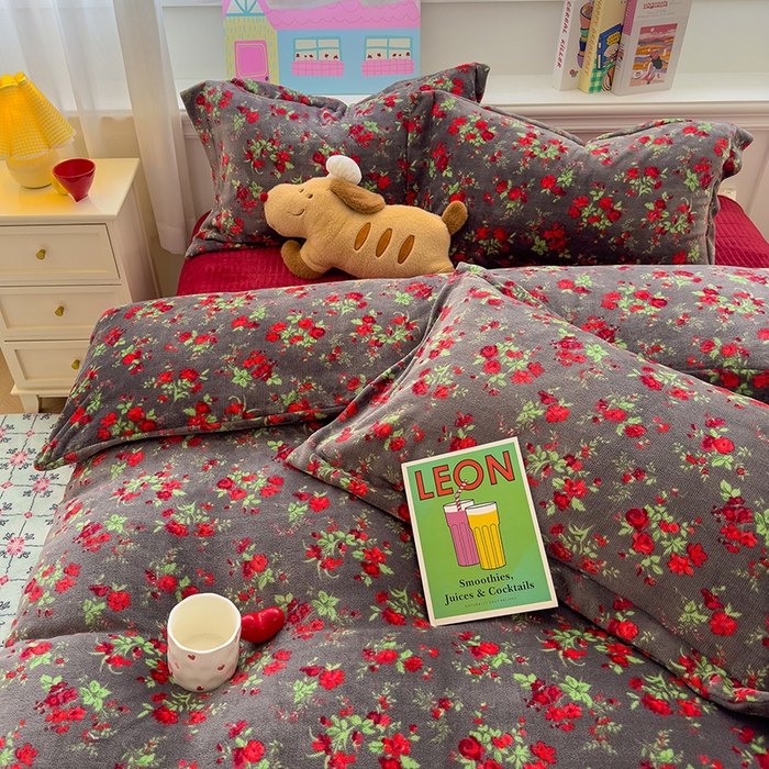 91家纺网 家纺一手货源 找家纺 （总）赫梵茜 2025新款亲肤舒适爆款•牛奶绒花边床盖款四件套