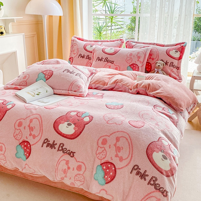 91家纺网 家纺一手货源 找家纺 居易简 2025秋冬新品立体雪花绒单被套牛奶绒法莱绒雕花绒兔毛卡通四件套学生季四件套 粉色小熊