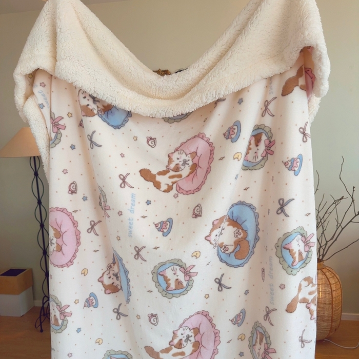 91家纺网 家纺一手货源 找家纺 润缦 2025新款卡通印花毛毯 抱枕猫咪