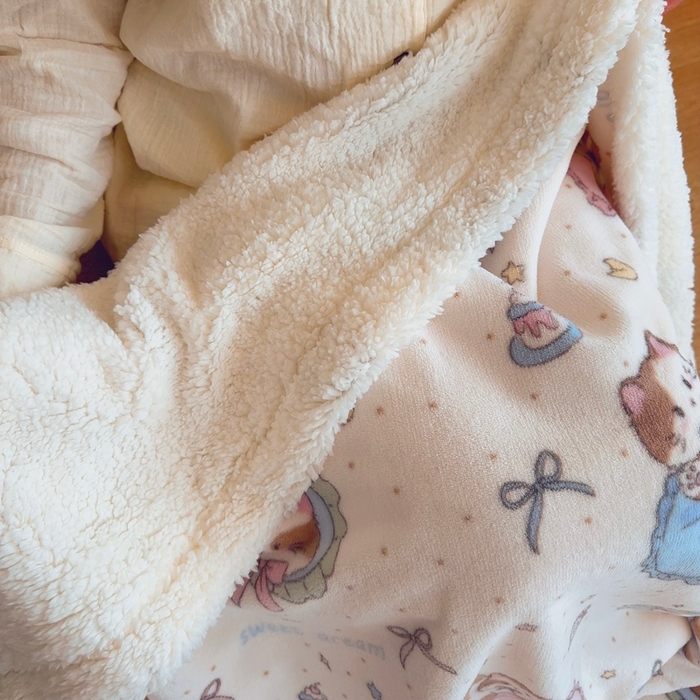 91家纺网 家纺一手货源 找家纺 润缦 2025新款卡通印花毛毯 抱枕猫咪