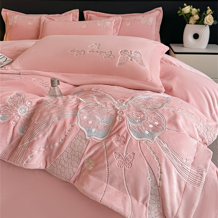 91家纺网 家纺一手货源 找家纺 锦铭源家纺 2025新款75D全消光超柔樱花绒绣花四件套牛奶绒四件套【有买家秀】 蝶恋-粉