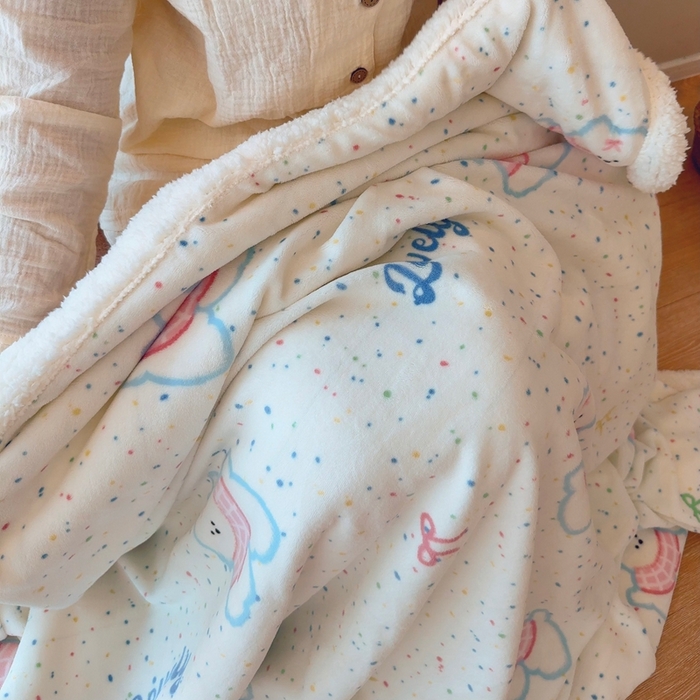 91家纺网 家纺一手货源 找家纺 润缦 2025新款卡通印花毛毯 彩色波点狗