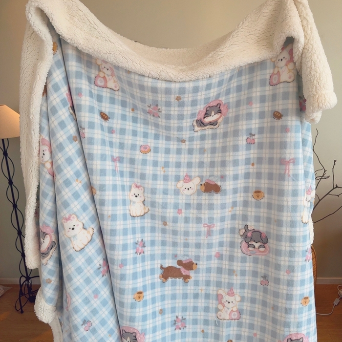 91家纺网 家纺一手货源 找家纺 润缦 2025新款卡通印花毛毯 蓝格小萌狗