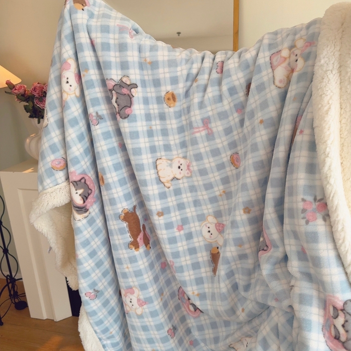 91家纺网 家纺一手货源 找家纺 润缦 2025新款卡通印花毛毯 蓝格小萌狗