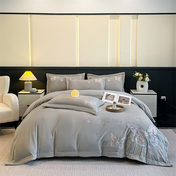 91家纺网 家纺一手货源 找家纺 锦铭源家纺 2025新款75D全消光超柔樱花绒绣花四件套牛奶绒四件套【有买家秀】 蝶恋-灰