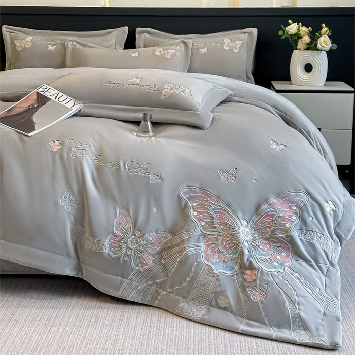 91家纺网 家纺一手货源 找家纺 锦铭源家纺 2025新款75D全消光超柔樱花绒绣花四件套牛奶绒四件套【有买家秀】 蝶恋-灰