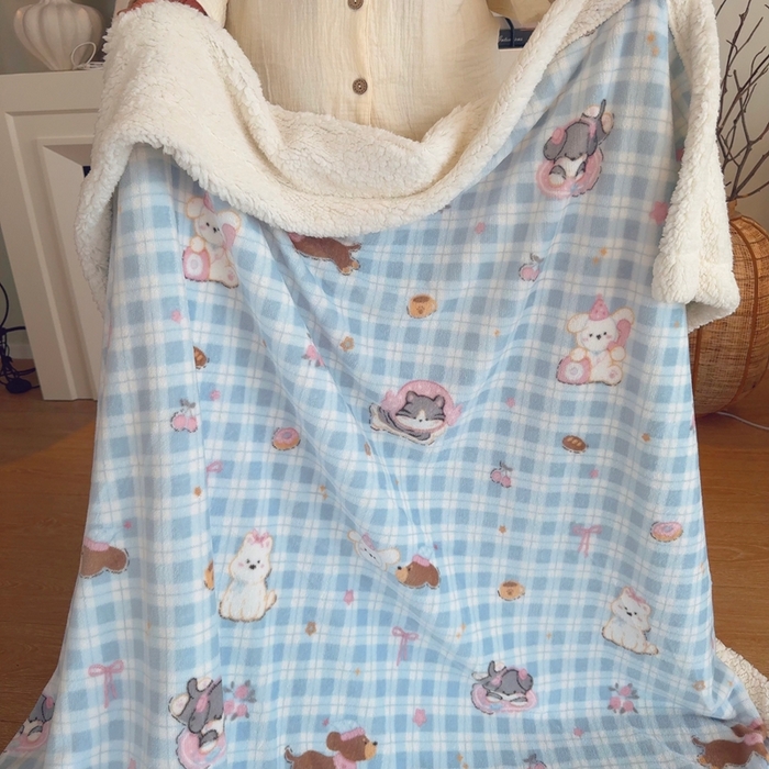 91家纺网 家纺一手货源 找家纺 润缦 2025新款卡通印花毛毯 蓝格小萌狗