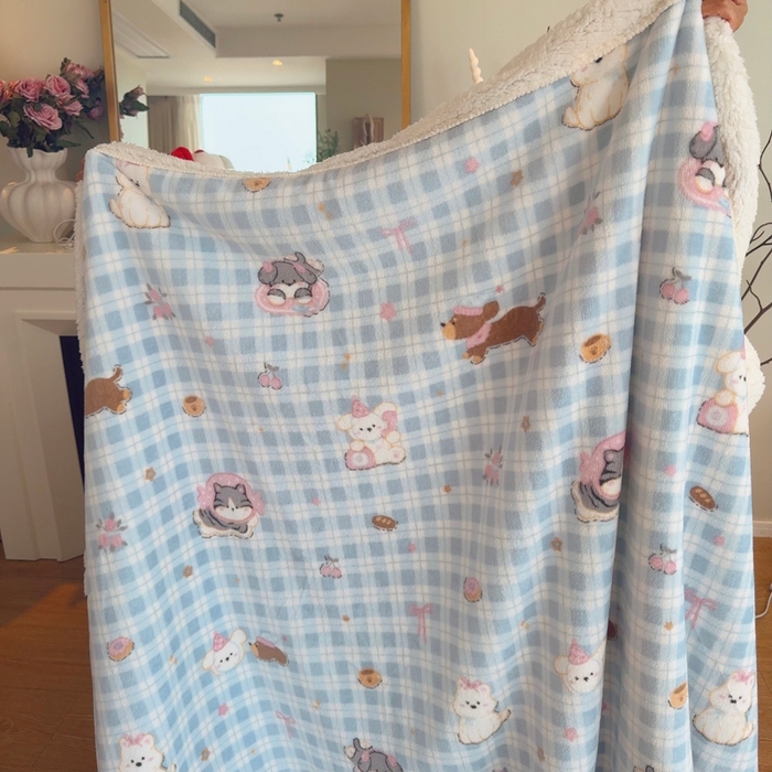 91家纺网 家纺一手货源 找家纺 润缦 2025新款卡通印花毛毯 蓝格小萌狗