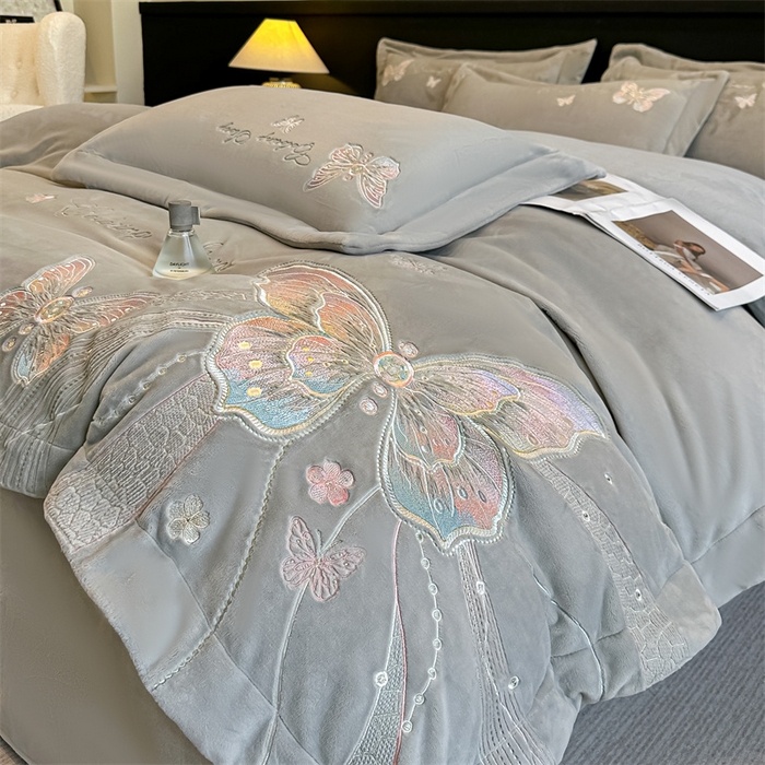 91家纺网 家纺一手货源 找家纺 锦铭源家纺 2025新款75D全消光超柔樱花绒绣花四件套牛奶绒四件套【有买家秀】 蝶恋-灰