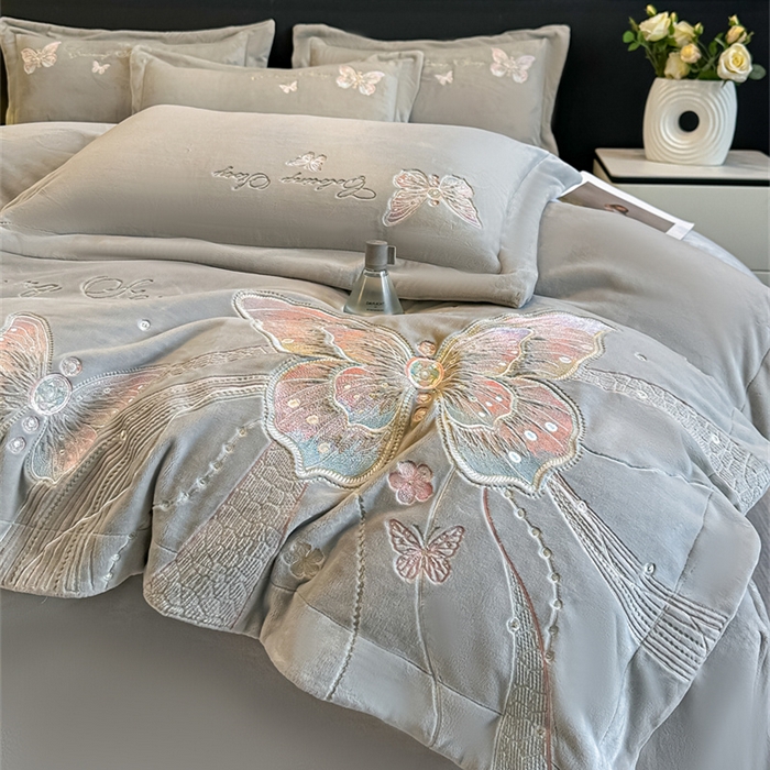 91家纺网 家纺一手货源 找家纺 锦铭源家纺 2025新款75D全消光超柔樱花绒绣花四件套牛奶绒四件套【有买家秀】 蝶恋-灰