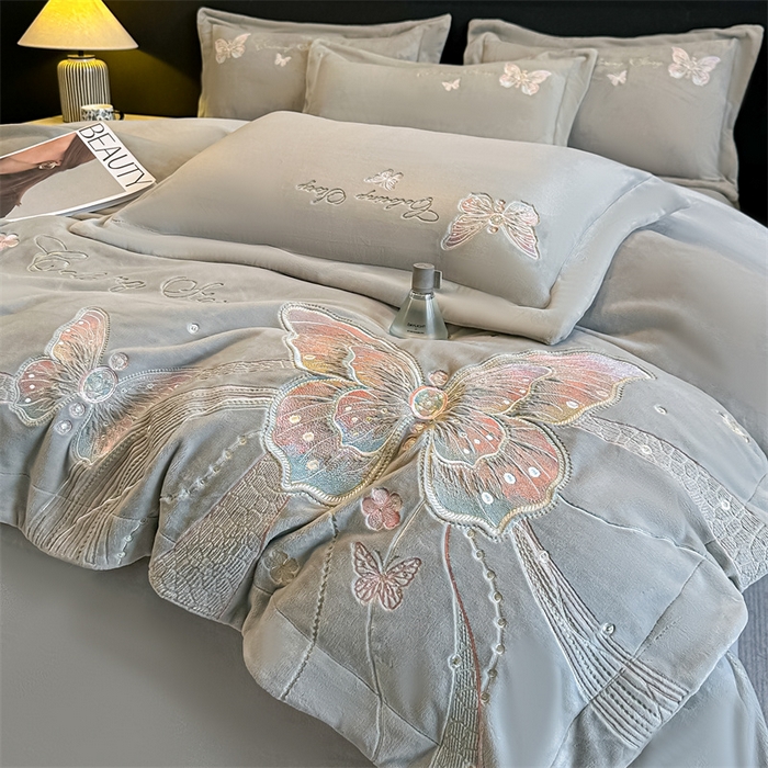 91家纺网 家纺一手货源 找家纺 锦铭源家纺 2025新款75D全消光超柔樱花绒绣花四件套牛奶绒四件套【有买家秀】 蝶恋-灰