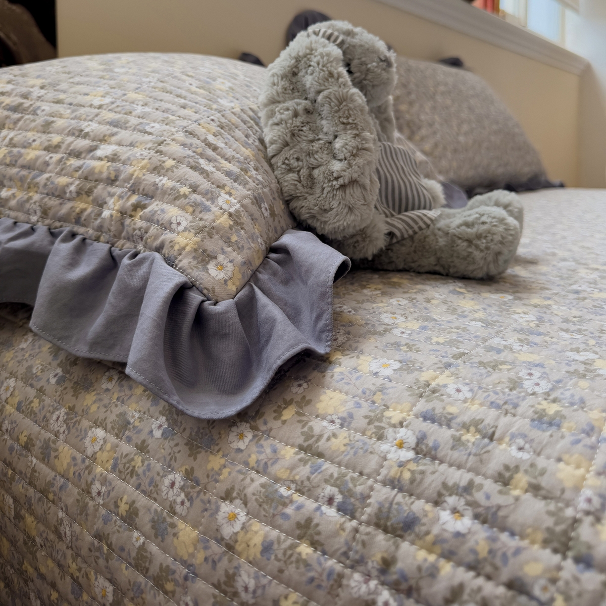 91家纺网 家纺一手货源 找家纺 一加一 2025新款小清新花边款可水洗大豆被子被芯 秋日记忆