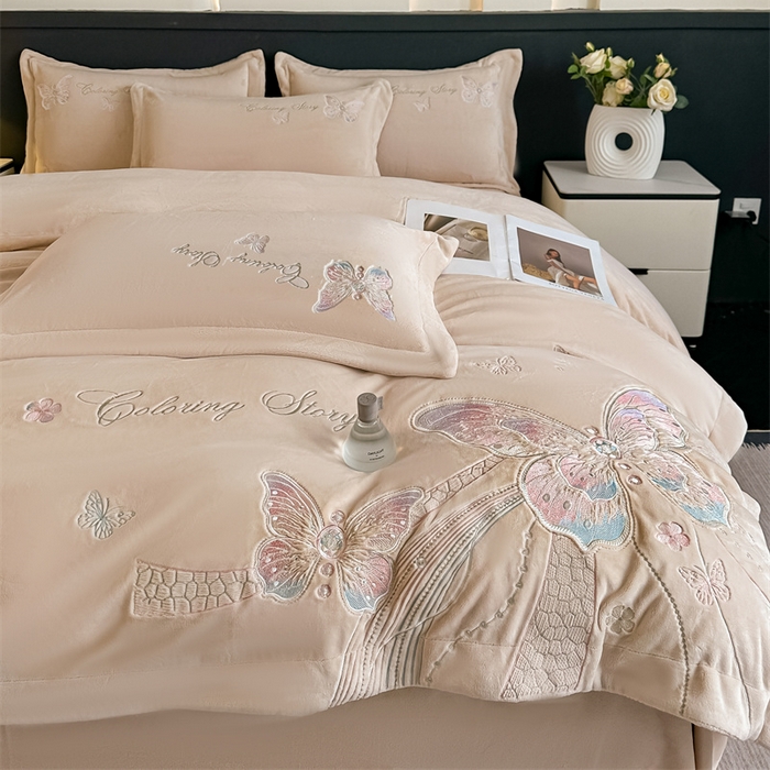 91家纺网 家纺一手货源 找家纺 锦铭源家纺 2025新款75D全消光超柔樱花绒绣花四件套牛奶绒四件套【有买家秀】 蝶恋-咖