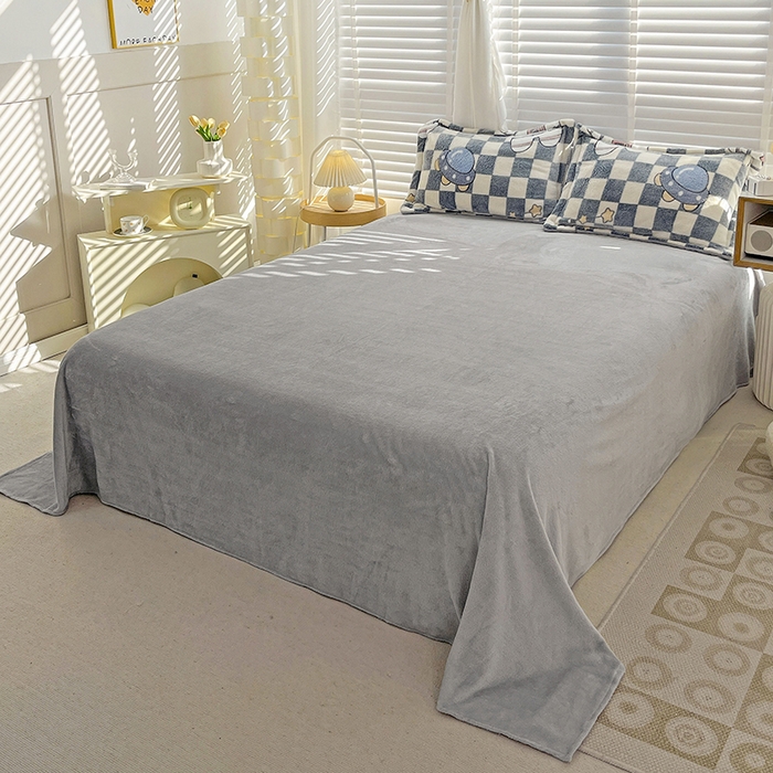 91家纺网 家纺一手货源 找家纺 居易简 2025秋冬新品立体雪花绒单被套牛奶绒法莱绒雕花绒兔毛卡通四件套学生季四件套 太空熊