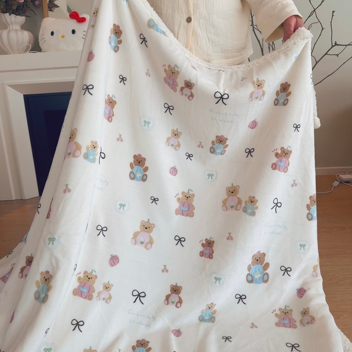 91家纺网 家纺一手货源 找家纺 润缦 2025新款卡通印花毛毯 樱桃熊