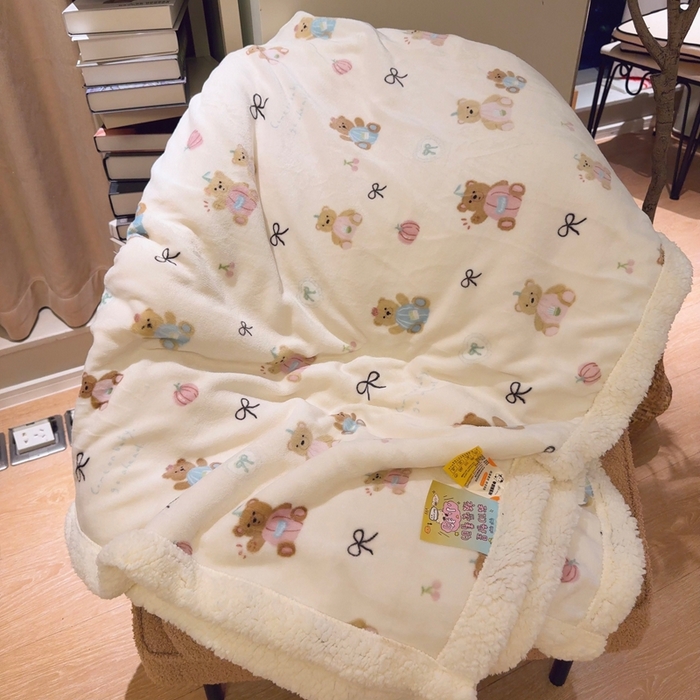 91家纺网 家纺一手货源 找家纺 润缦 2025新款卡通印花毛毯 樱桃熊