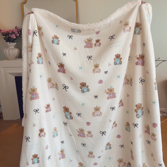 91家纺网 家纺一手货源 找家纺 润缦 2025新款卡通印花毛毯 樱桃熊