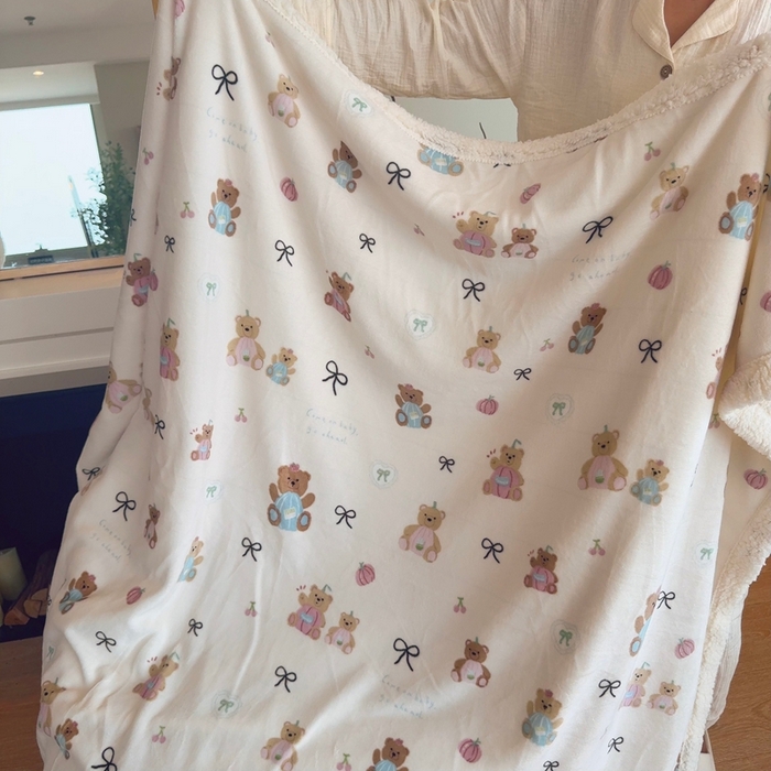 91家纺网 家纺一手货源 找家纺 润缦 2025新款卡通印花毛毯 樱桃熊