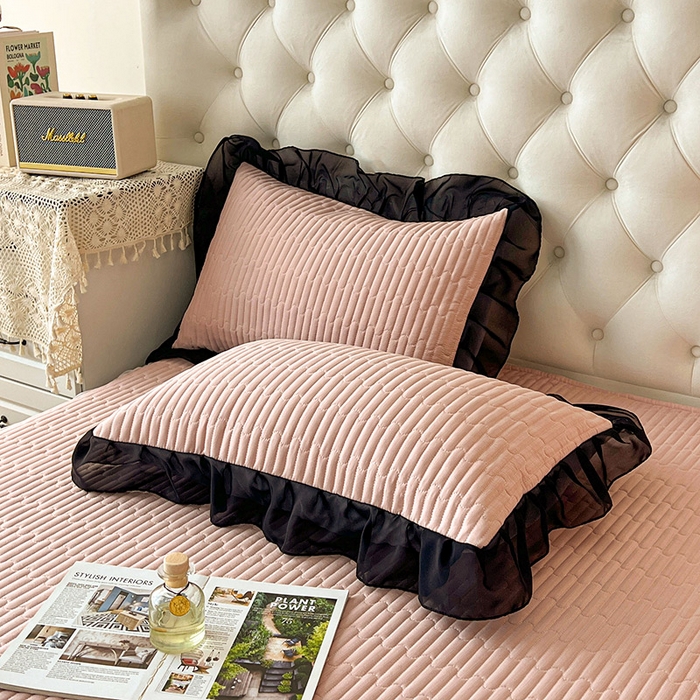 91家纺网 家纺一手货源 找家纺 鼎丰家纺 2025新款皱皱纱双层花边夹棉床裙单床裙床裙单品-梦想系列 梦想-浅豆沙