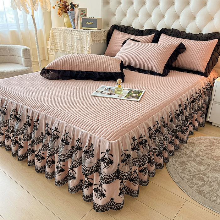 91家纺网 家纺一手货源 找家纺 鼎丰家纺 2025新款皱皱纱双层花边夹棉床裙单床裙床裙单品-梦想系列 梦想-浅豆沙