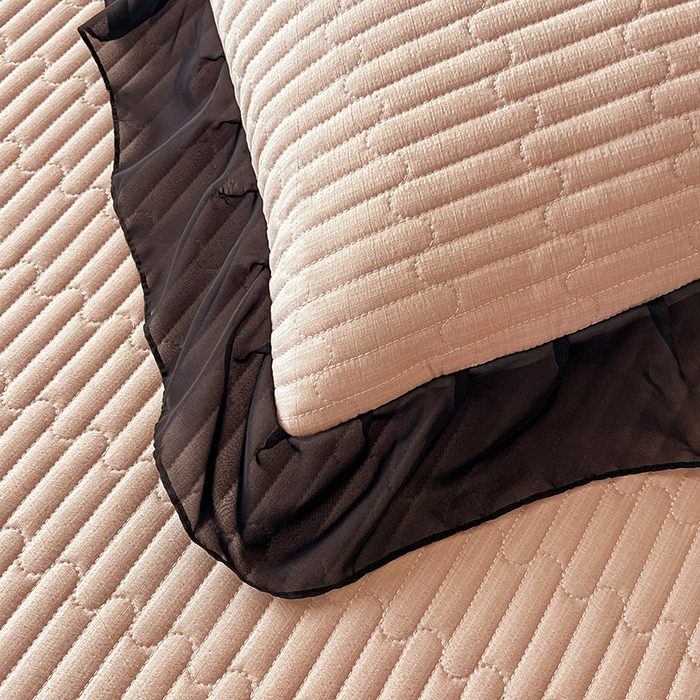 91家纺网 家纺一手货源 找家纺 鼎丰家纺 2025新款皱皱纱双层花边夹棉床裙单床裙床裙单品-梦想系列 梦想-浅豆沙