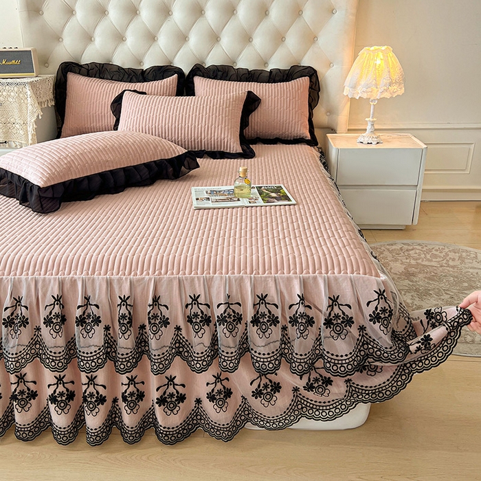 91家纺网 家纺一手货源 找家纺 鼎丰家纺 2025新款皱皱纱双层花边夹棉床裙单床裙床裙单品-梦想系列 梦想-浅豆沙