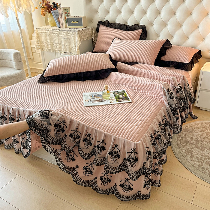 91家纺网 家纺一手货源 找家纺 鼎丰家纺 2025新款皱皱纱双层花边夹棉床裙单床裙床裙单品-梦想系列 梦想-浅豆沙