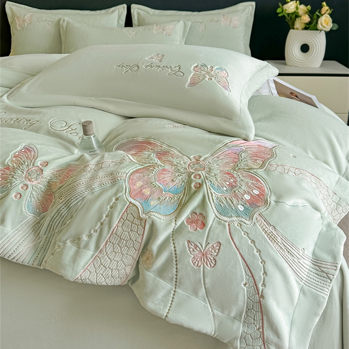 91家纺网 家纺一手货源 找家纺 锦铭源家纺 2025新款75D全消光超柔樱花绒绣花四件套牛奶绒四件套【有买家秀】 蝶恋-浅绿