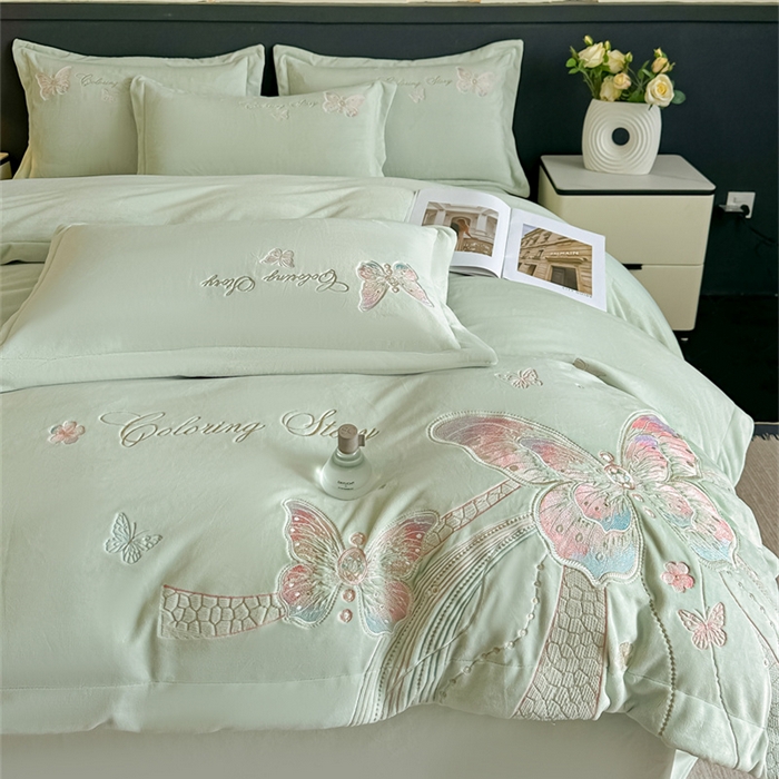 91家纺网 家纺一手货源 找家纺 锦铭源家纺 2025新款75D全消光超柔樱花绒绣花四件套牛奶绒四件套【有买家秀】 蝶恋-浅绿