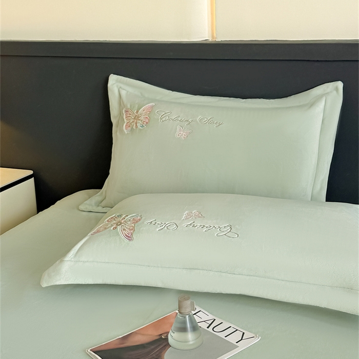 91家纺网 家纺一手货源 找家纺 锦铭源家纺 2025新款75D全消光超柔樱花绒绣花四件套牛奶绒四件套【有买家秀】 蝶恋-浅绿