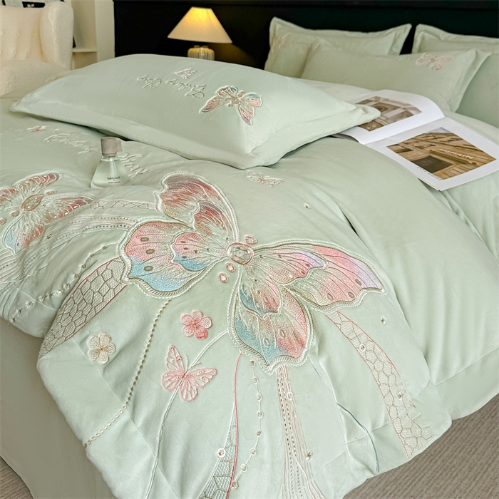 91家纺网 家纺一手货源 找家纺 锦铭源家纺 2025新款75D全消光超柔樱花绒绣花四件套牛奶绒四件套【有买家秀】 蝶恋-浅绿