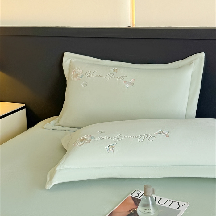 91家纺网 家纺一手货源 找家纺 锦铭源家纺 2025新款75D全消光超柔樱花绒绣花四件套牛奶绒四件套【有买家秀】 蝶恋-浅绿