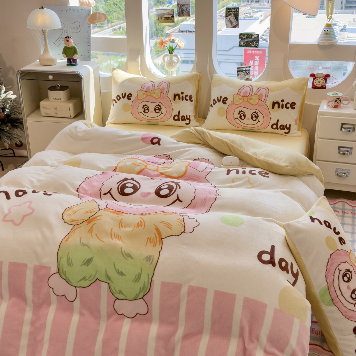 91家纺网 家纺一手货源 找家纺 丝羽坊 2025新款A类大版牛奶绒印花四件套 七彩布布