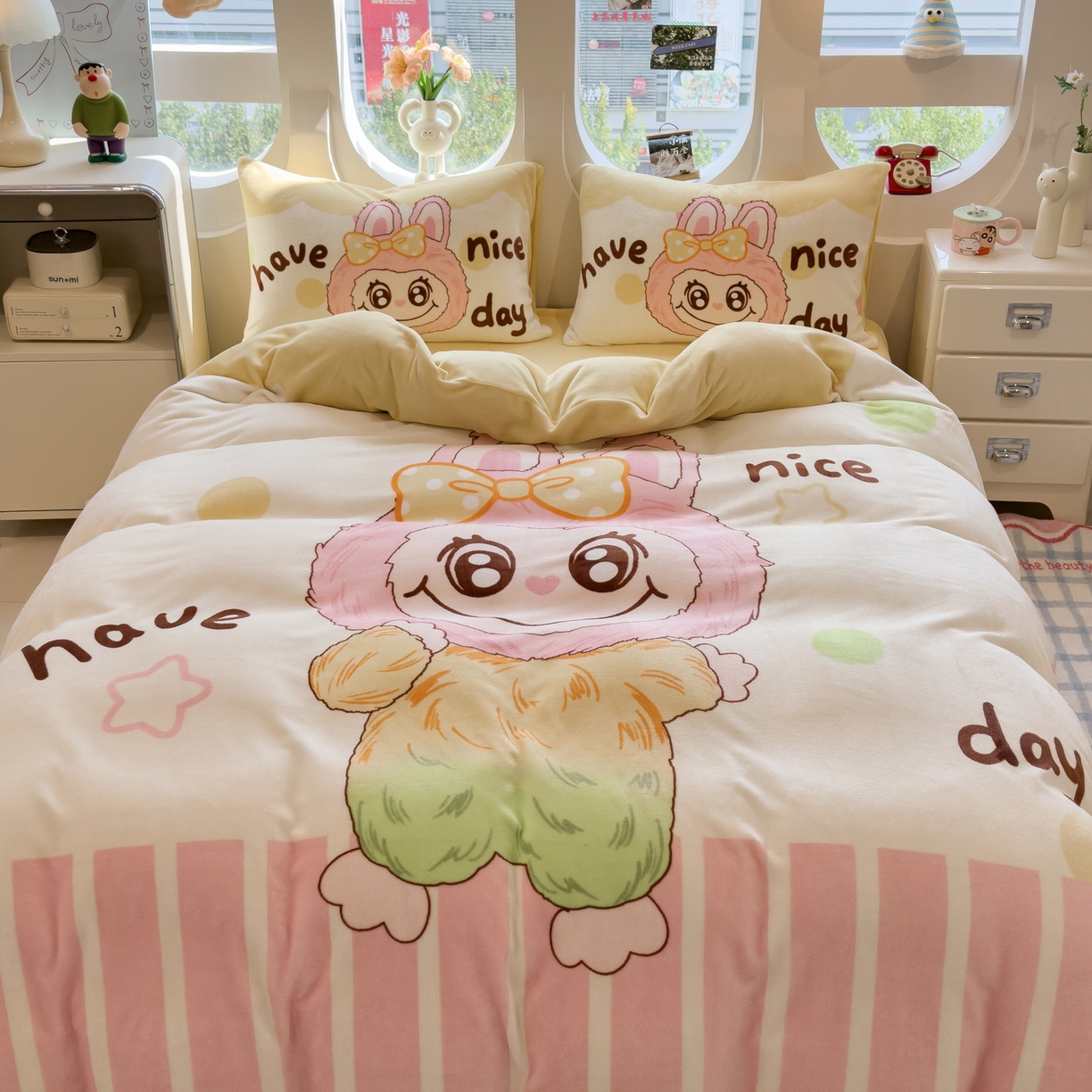 91家纺网 家纺一手货源 找家纺 丝羽坊 2025新款A类大版牛奶绒印花四件套 七彩布布