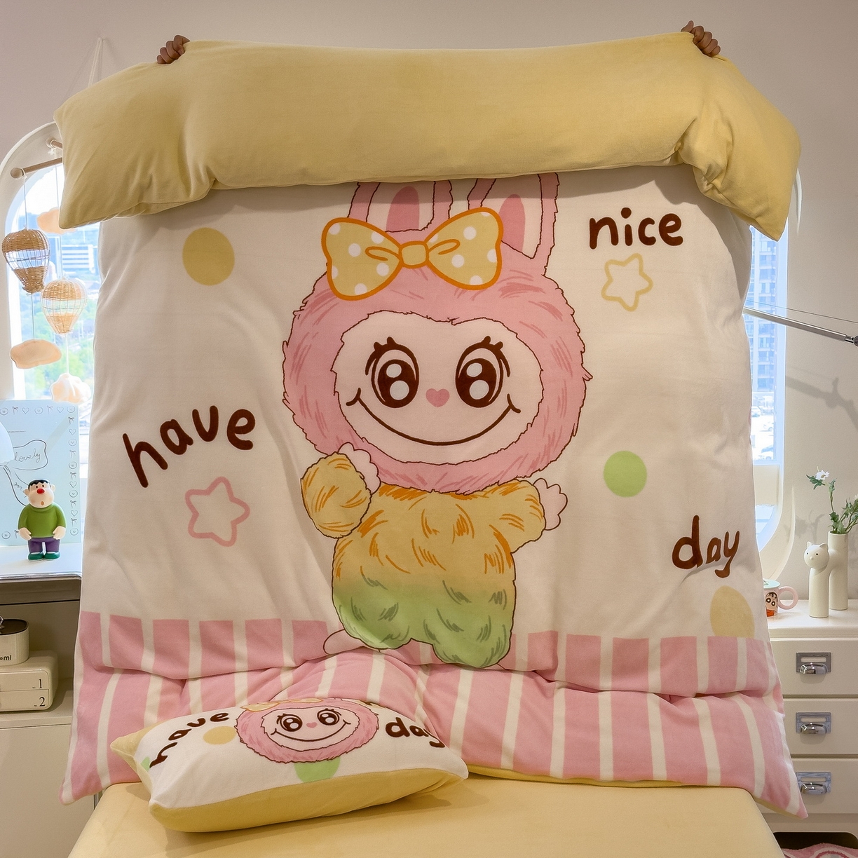 91家纺网 家纺一手货源 找家纺 丝羽坊 2025新款A类大版牛奶绒印花四件套 七彩布布