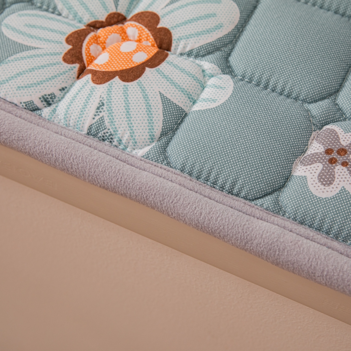 91家纺网 家纺一手货源 找家纺 手艺人家纺 2025新款新格子水洗棉夹棉炕盖垫子床垫床褥子 DH23