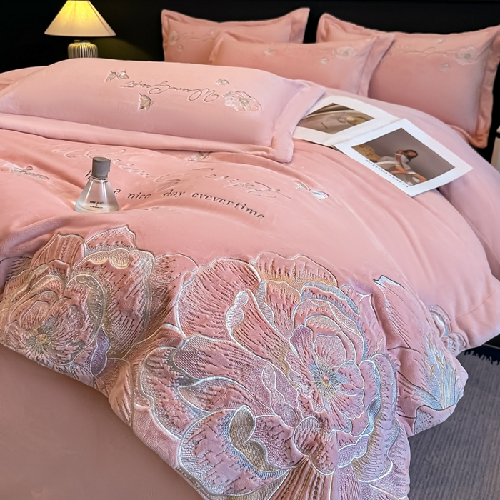91家纺网 家纺一手货源 找家纺 锦铭源家纺 2025新款75D全消光超柔樱花绒绣花四件套牛奶绒四件套【有买家秀】 花颜-粉
