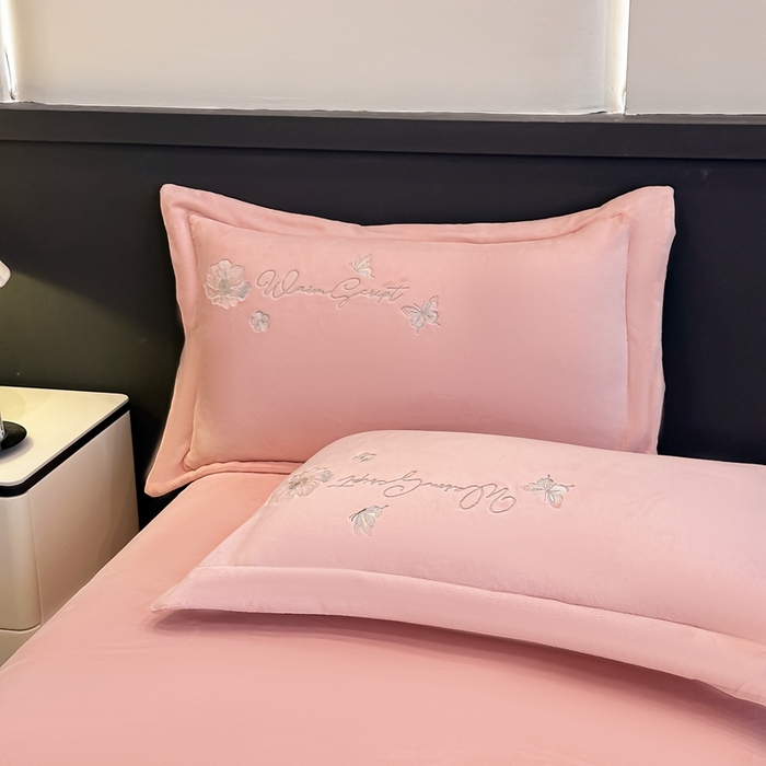 91家纺网 家纺一手货源 找家纺 锦铭源家纺 2025新款75D全消光超柔樱花绒绣花四件套牛奶绒四件套【有买家秀】 花颜-粉