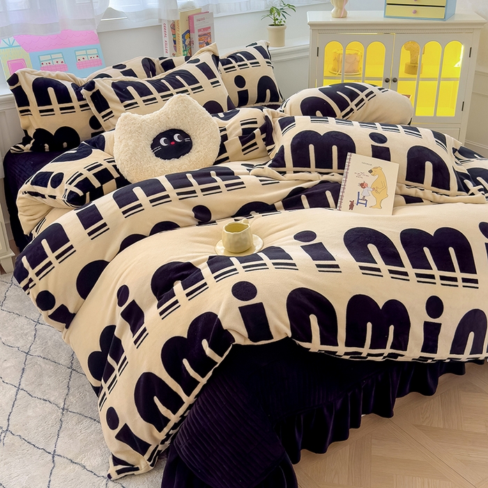 91家纺网 家纺一手货源 找家纺 （总）赫梵茜 2025新款亲肤舒适爆款•牛奶绒花边床盖款四件套