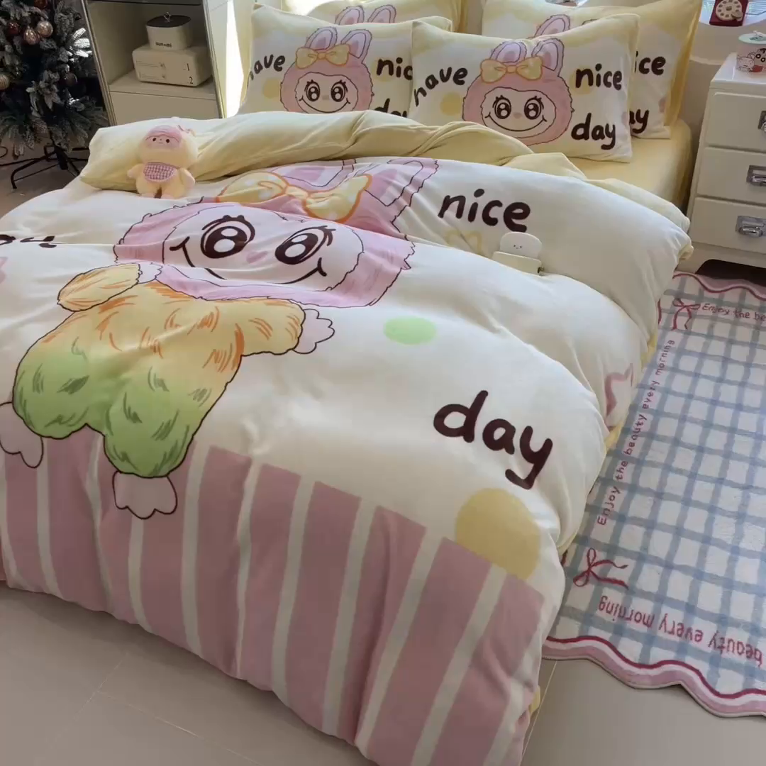 91家纺网 家纺一手货源 找家纺 丝羽坊 2025新款A类大版牛奶绒印花四件套 七彩布布